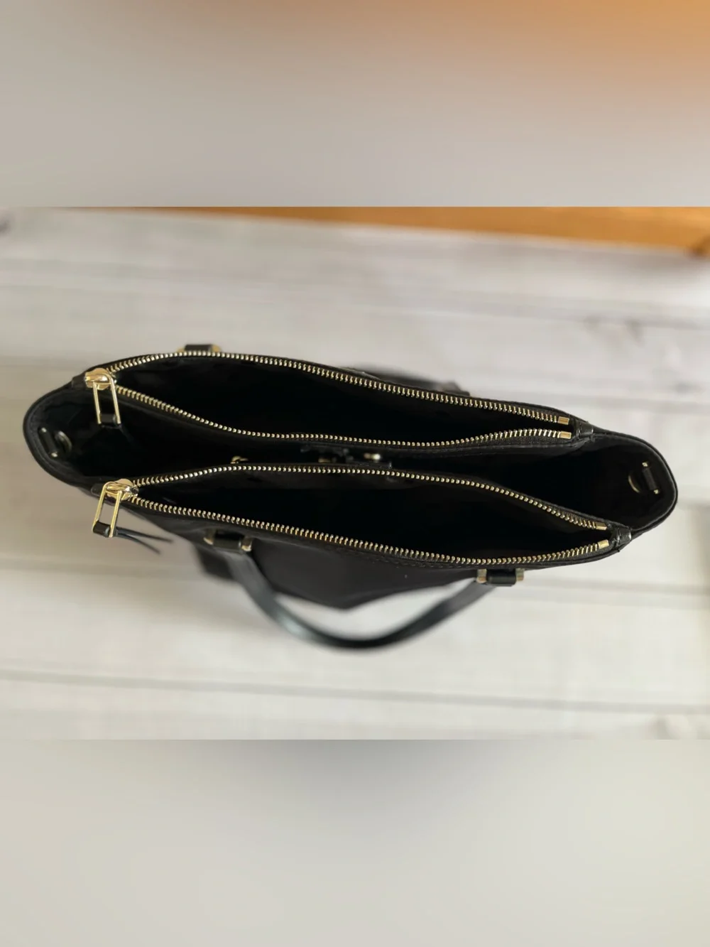 Kate Spade New York black Dawn classic durable nylon shoulder handbag purse.